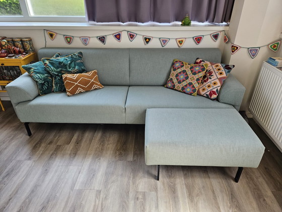 Image 1 of Divano a 4 posti Rolf Benz da 245 cm con pouf, colore verde menta.