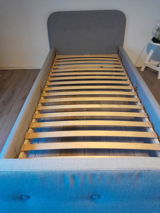 Image 1 of Lit simple, tissu gris clair, 90 x 200 cm