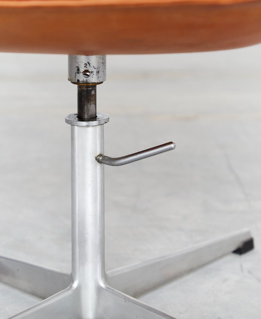 Sedia Swan disegnata da Arne Jacobsen per Fritz Hansen