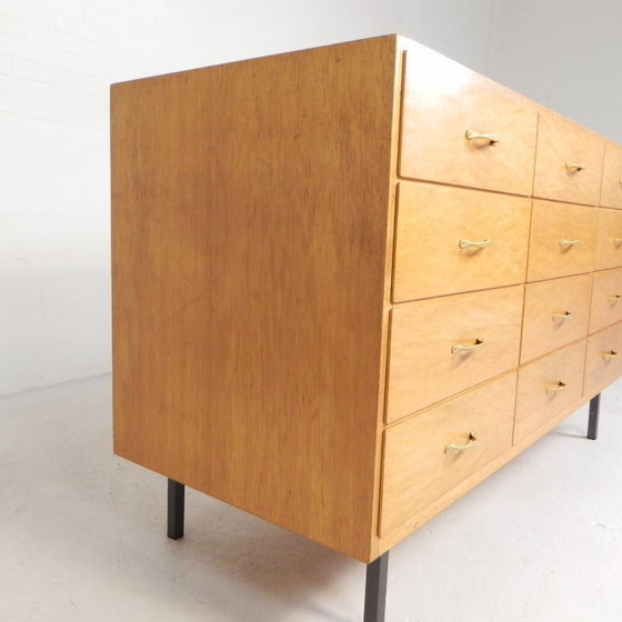 Image 1 of Mostrador/vitrina de exhibición de Ladenbau Brixius, 150 cm de largo, década de 1950.