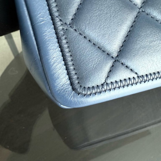 Image 1 of Chanel Seasonal Flap - 25 cm gewatteerd kalfsleer, blauw ruthenium, zilverkleurige hardware, serie 20