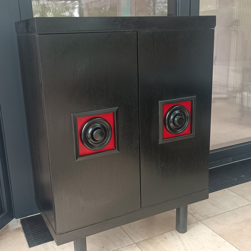 Gabinete brutalista estilo De Coene