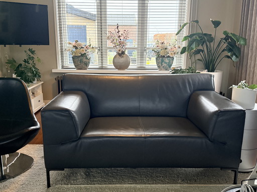 Divano a due posti Bloq in pelle antracite, design disponibile in magazzino