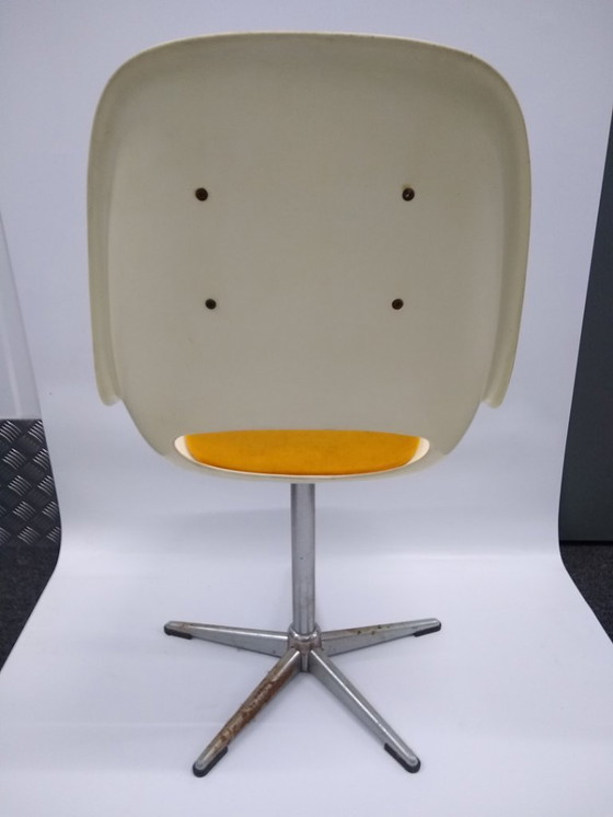 Image 1 of Chaise des années 70, époque spatiale