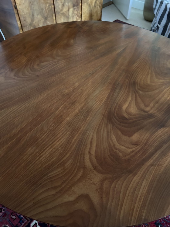 Image 1 of Table ancienne avec un beau piètement