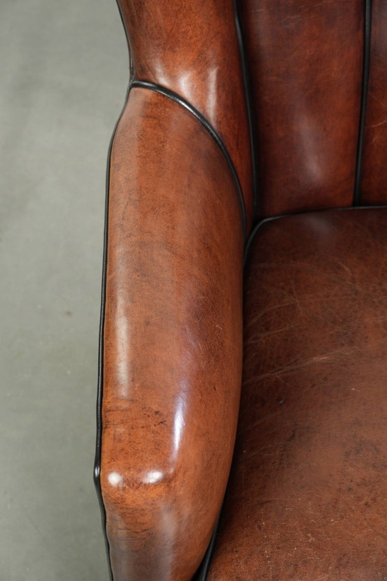 2 fauteuils en peau de mouton au design unique, avec passepoil noir et couleurs profondes. – Leather (photo 7 of 20)