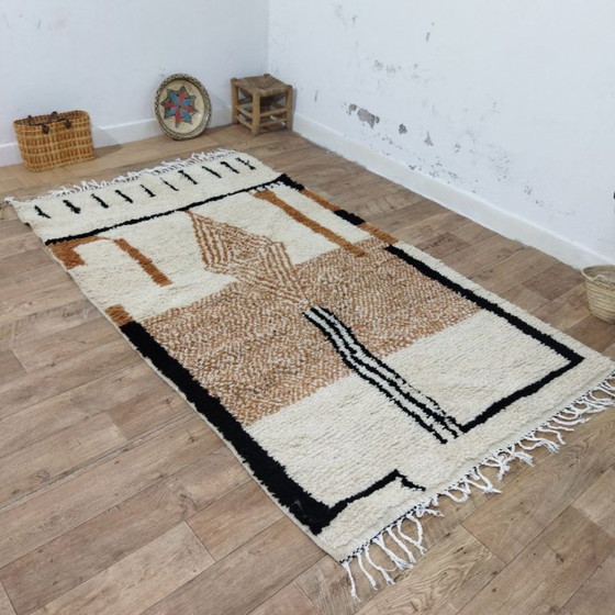 Image 1 of Alfombra bereber en tonos tierra: alfombra marroquí hecha a mano en cálidos tonos naturales (253 × 150 cm)