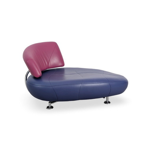 2 chaises longues Leolux Kikki, canapé en cuir rose et bleu