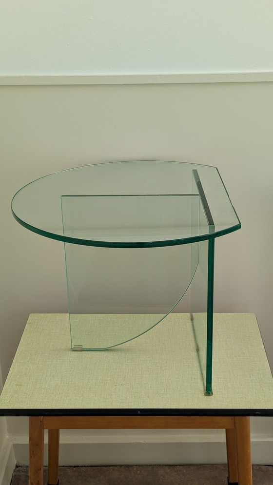 Image 1 of Mesa de centro de cristal geométrica Diseño escultural