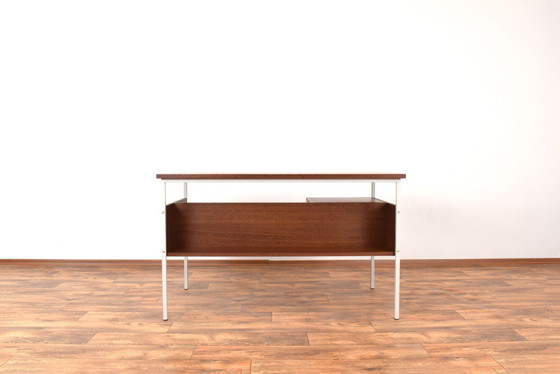 Image 1 of Dänischer Teak-Schreibtisch aus der Mitte des 20. Jahrhunderts, 1970er Jahre.