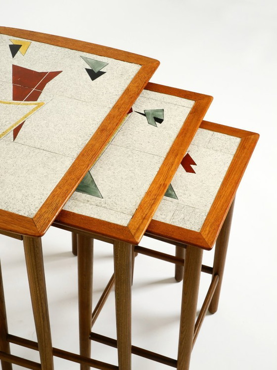 Image 1 of Originale set di 3 tavolini da nido in teak del Mid Century Modern con superfici in formica colorata