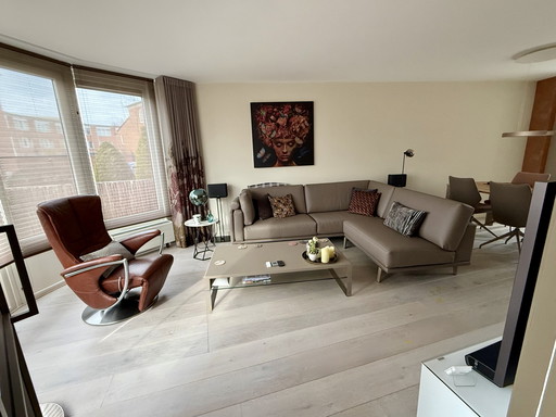 Leolux Aditi Design-Couchtisch (Platte 2025 lackiert)