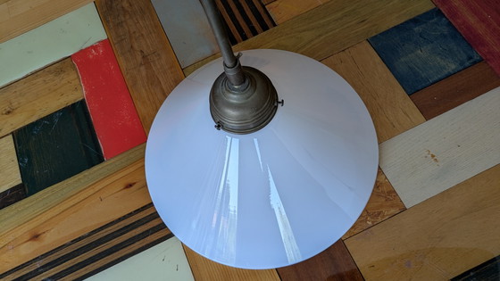 Image 1 of Deux suspensions identiques, abat-jour en verre opalin blanc, années 1920/1930