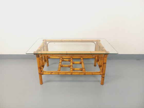Image 1 of Tavolino da caffè vintage in vetro trasparente e rattan degli anni '70