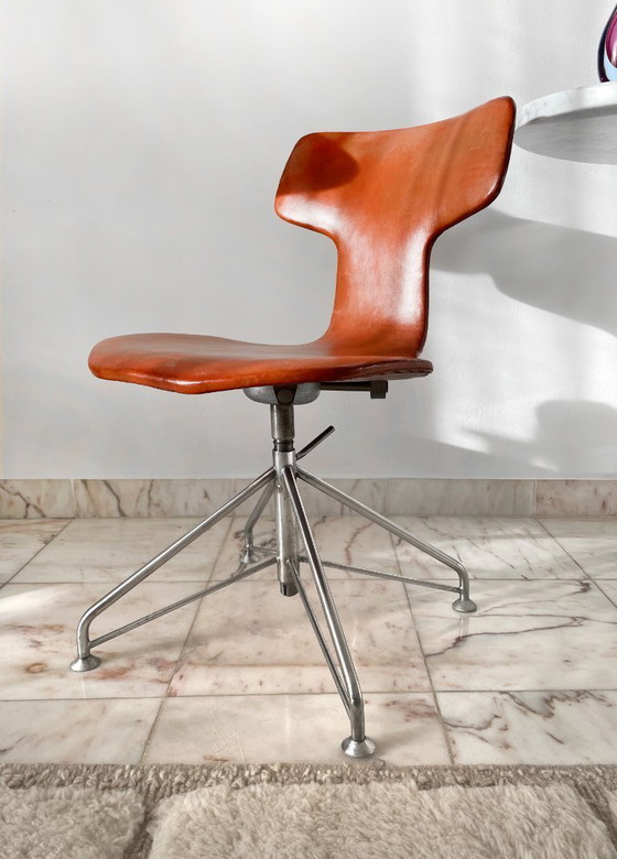 Image 1 of HAMMER-STUHL ARNE JACOBSEN_FRITZ HANSEN