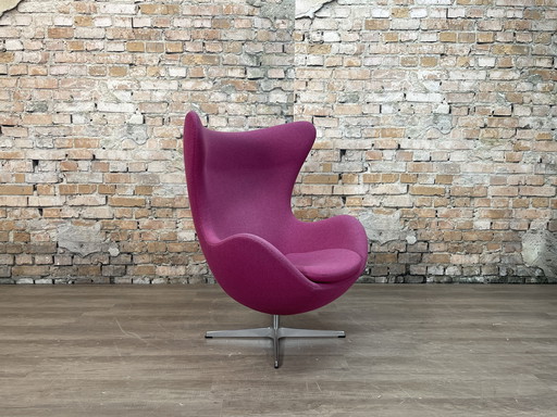 Chaise Fritz Hansen Egg Chair fuchsia