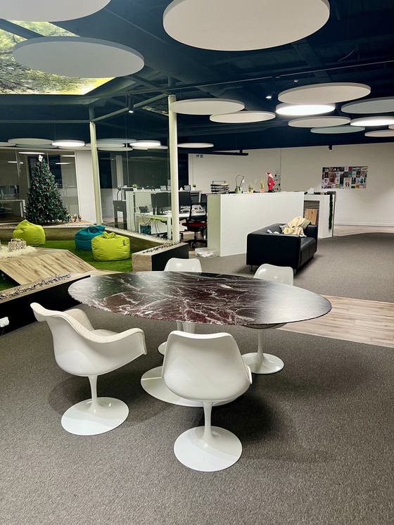 Image 1 of Table tulipe Knoll Saarinen Rosso Rubino