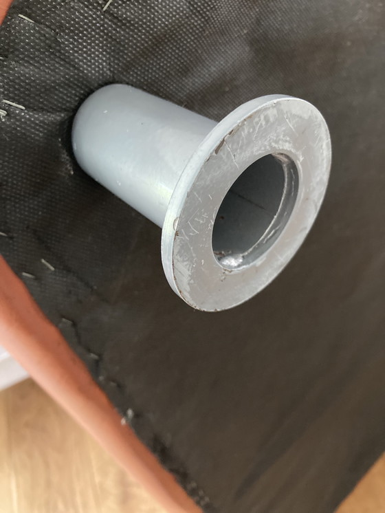 Image 1 of grande poggiapiedi in pelle rosso-marrone 104x104x43(h)