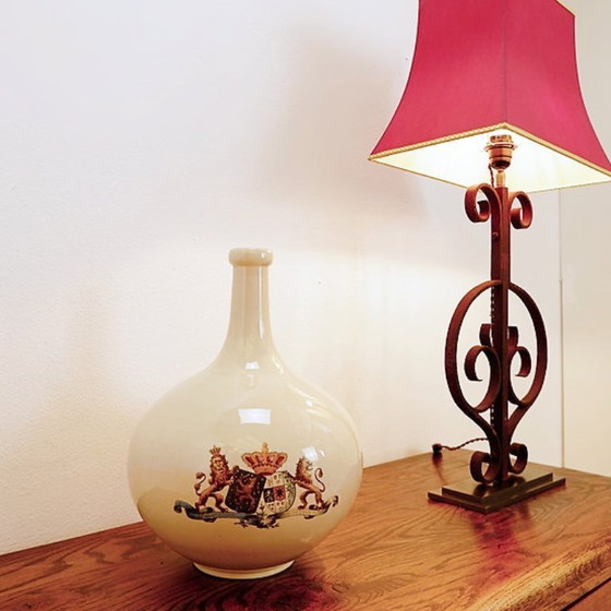 Image 1 of Grote wijnkaraf versierd met de wapenschilden van koning Willem III en de koningin