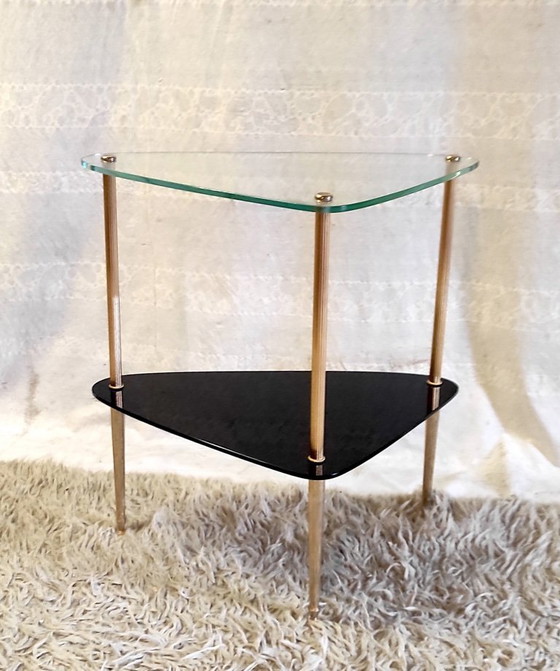 Image 1 of Table d'appoint tripode en laiton doré et verre - années 50/60