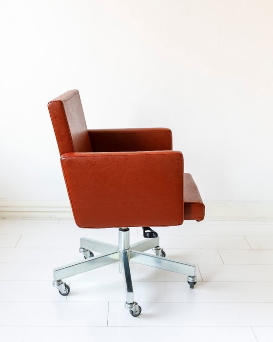 Image 1 of AVL office chair - ontwerp Joep van Lieshout