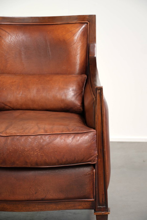 Charaktervoller Schafsleder Art Deco Design Sessel mit herrlich bequemem Sitz und schönen warmen Farben (photo 9 of 13)