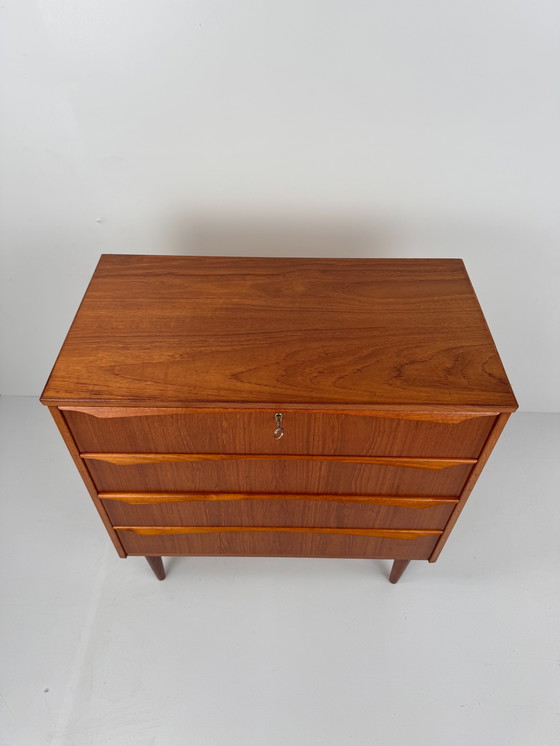Image 1 of Commode danoise vintage – Élégante commode en teck de style Mid-Century Design