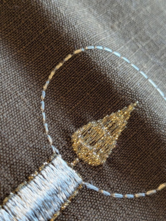 Image 1 of Raro ritrovamento! Set di tovaglie natalizie anni '80, marrone con ricami bianchi, 7 pezzi