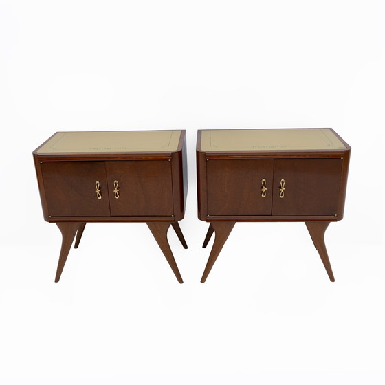 Image 1 of Paire de tables de nuit italiennes modernes du milieu du siècle en noyer et racine de thuya, années 1950