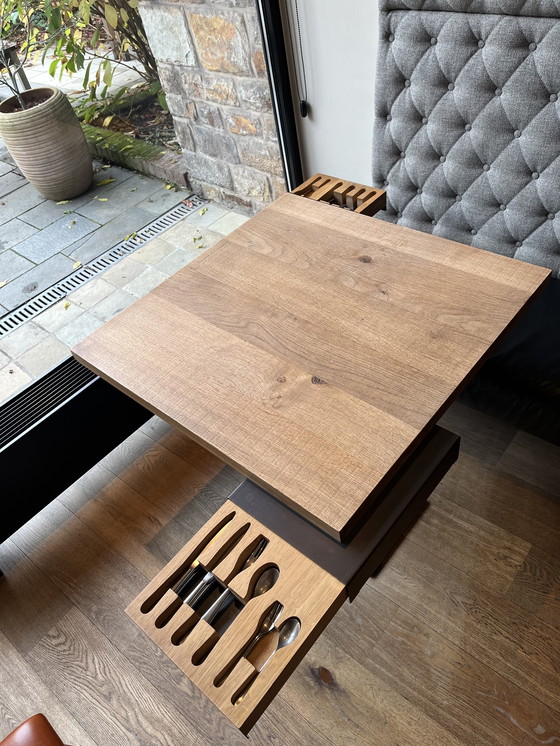 Image 1 of Tafel, geoliede eik, 75x75 cm