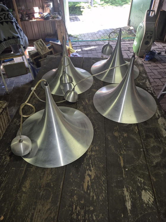 Lampade a sospensione a tromba in alluminio – Aluminium (photo 4 of 5)