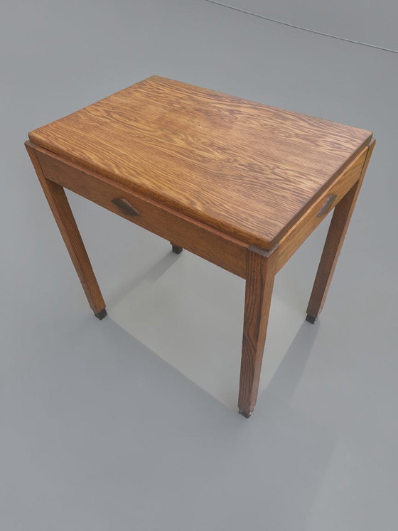 Image 1 of petite table, table de l'école d'Amsterdam