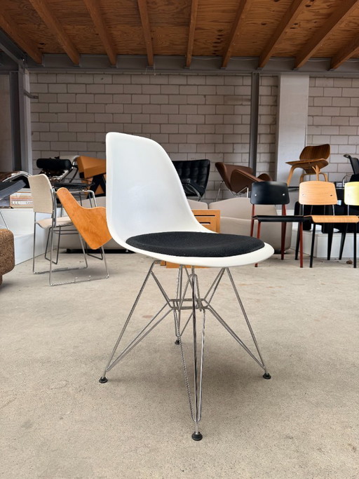 Vitra Eames DSR Stuhl