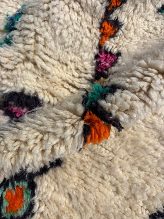 Image 1 of Klein nieuw Marokkaans Berberkleed (Azilal-stijl) van wol.