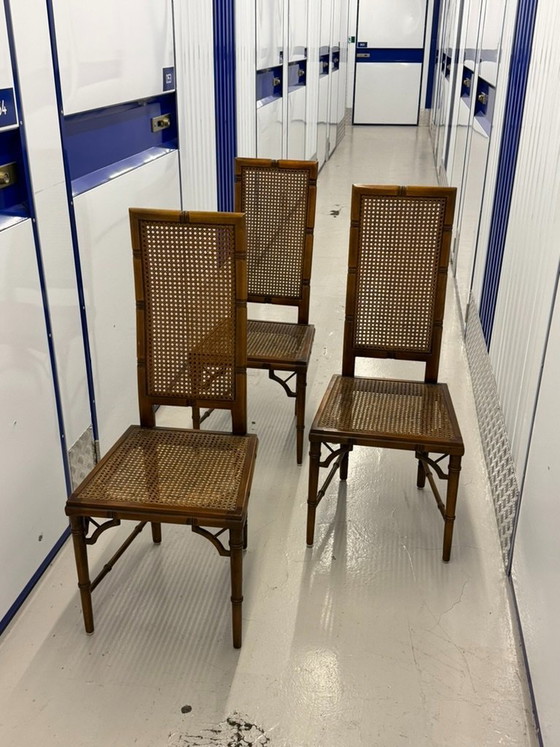 Sedie da pranzo in stile Hollywood Regency con finta canna di bambù, anni '70, set da 3 – Rattan (photo 2 of 8)