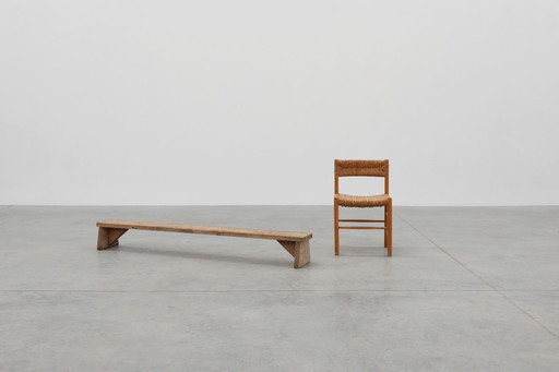 Panca bassa rustica francese in legno massello in stile wabi wabi, ca. 1880