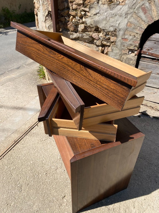 Image 1 of Vintage ladekast uit de jaren 70 van massief iepenhoutfineer met 3 lades.