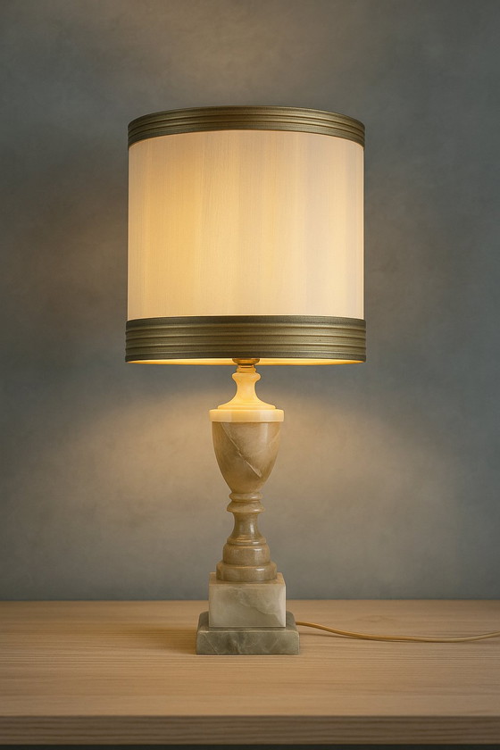 Image 1 of Elegante lampada da tavolo vintage in alabastro e marmo - luce calda, classe senza tempo