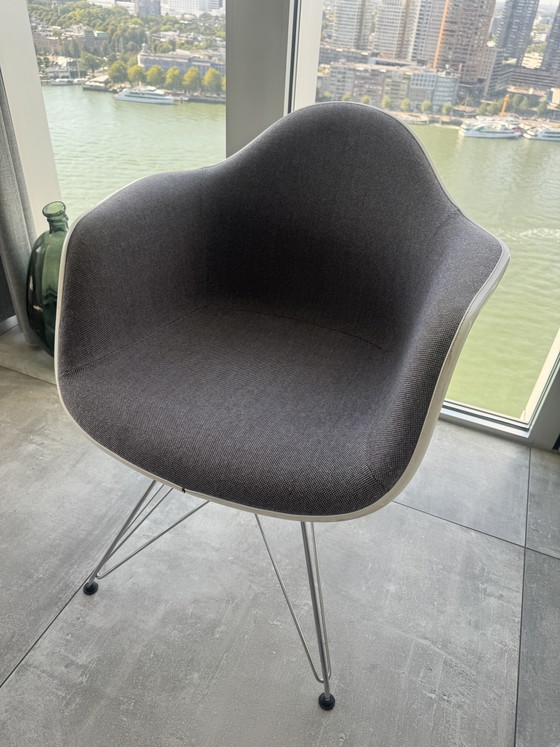 Vitra Eames Chair, Upholstered – Dining chairs, Other, Metal (photo 3 of 5)