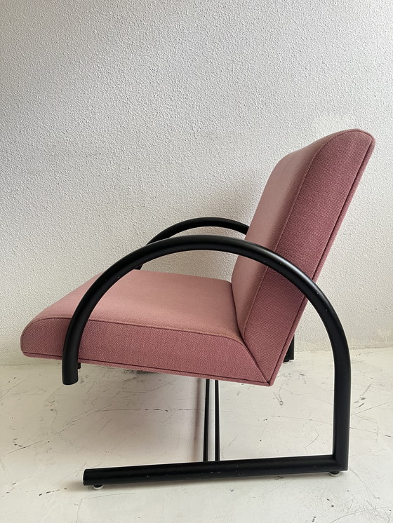 Image 1 of Fauteuil circulaire rose postmoderne de Metaform