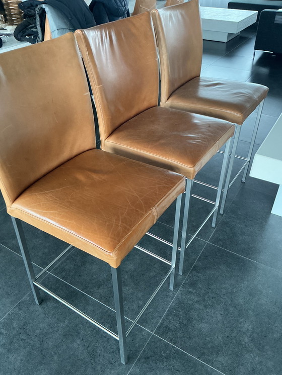 Image 1 of Sala da pranzo completa con 8 sedie in pelle, 3 sgabelli da bar e tavolino da caffè