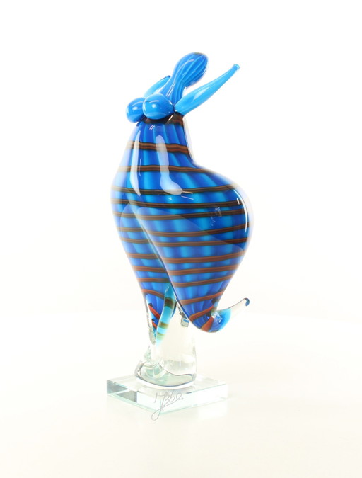 Een glazen beeldje van een danseres in Murano stijl