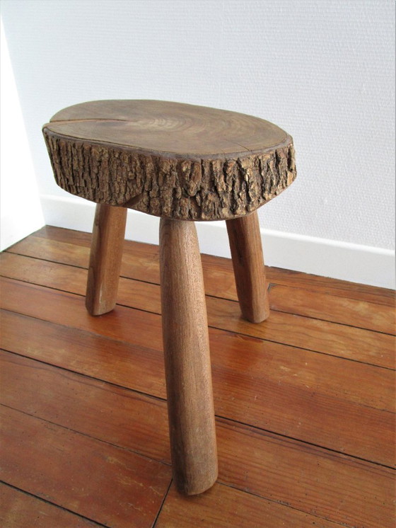 Image 1 of Dreibeiniger Hocker aus Holz französische Volkskunst