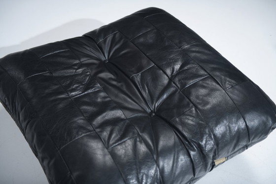Image 1 of Rara poltrona e pouf Marsala in pelle nera - Michel Ducaroy - Ligne Roset