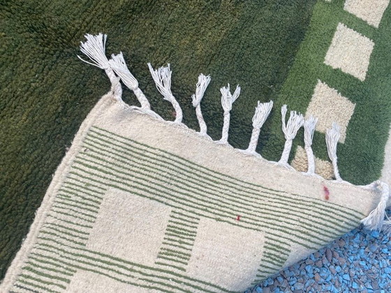 Image 1 of Alfombra bereber Atlas hecha a mano, artesanía tradicional, verde y blanco, 150 x 250 cm.