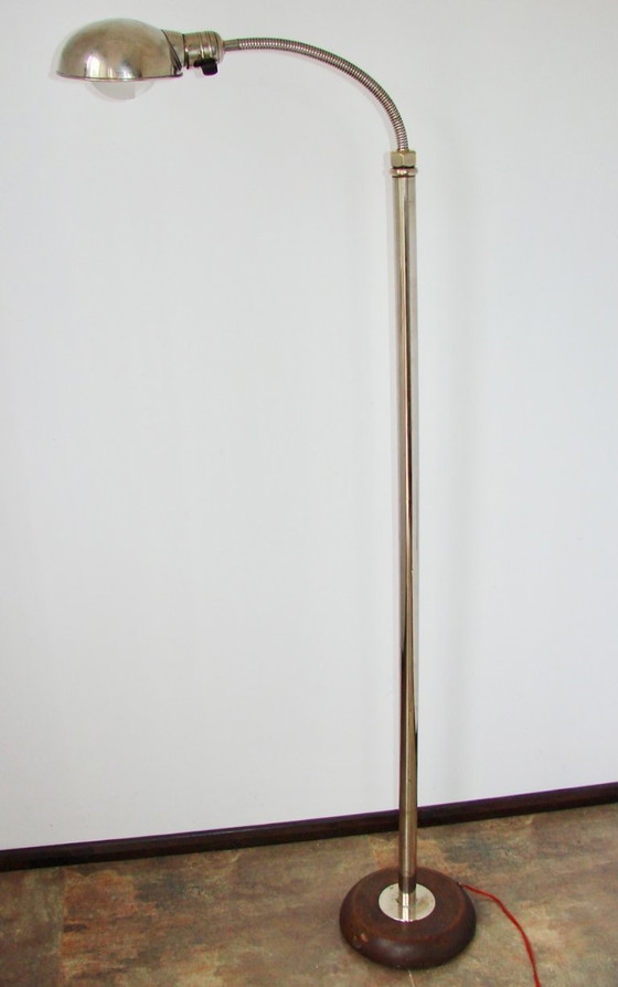 Image 1 of Una elegante lámpara de pie de la época Art Déco, fabricada en la década de 1930.