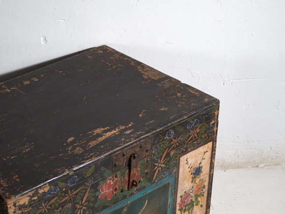 Baule cinese antico dipinto in legno di pino – Cina, circa 1900 – Armadi contenitori (photo 14 of 40)