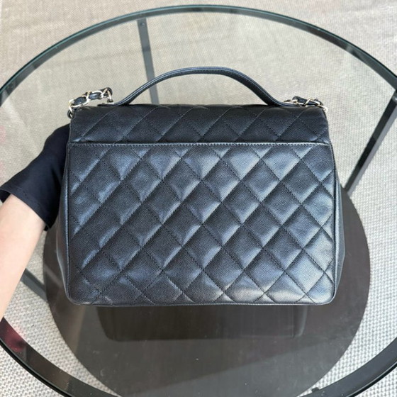 Image 1 of Sac Chanel Business Affinity Grand Modèle - 27 cm, cuir caviar matelassé noir, finitions dorées, Série 23