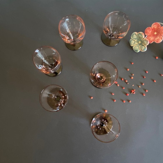 Image 1 of 6 rosa Art-Deco-Wein- oder Wassergläser mit schwarzem Stiel