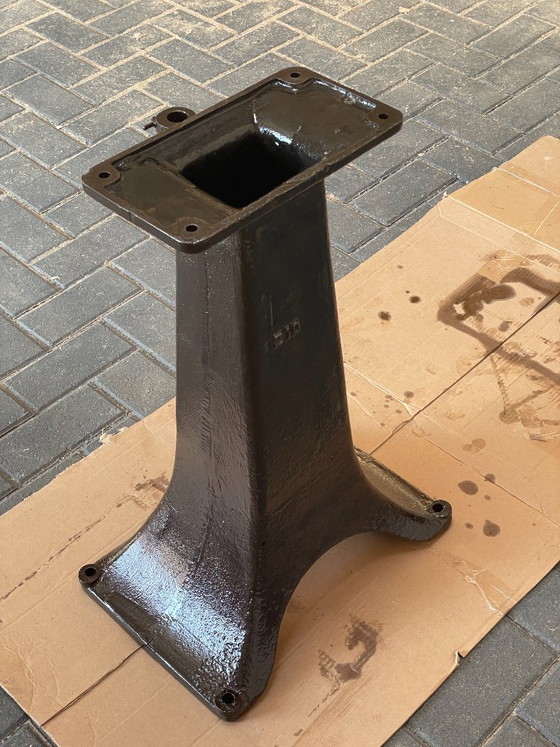 Image 1 of Base per colonna antica in ghisa "z10" - Restaurata in stile industriale